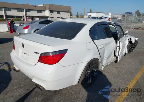 2008 BMW M5 из США, поврежденный, VIN WBSNB93558CX10798